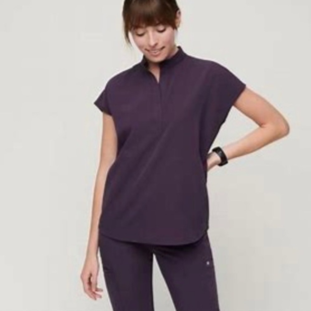 FIGS Scrub Set Raphaela Oversized Scrub Top & Zamora Jogger Scrub Pants